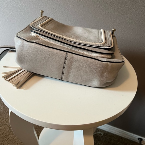 ⭐️ LOW START ⭐️ Kate Spade Gray Crossbody Bag with Flap Closure - Picture 7 of 15